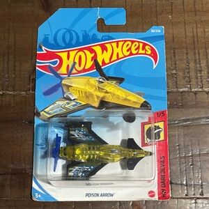 2020 Mattel Hot Wheels Poison Arrow Plane - Yellow and Black Bundle 2/$15